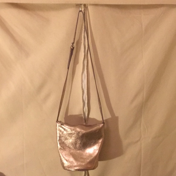 Anthropologie Handbags - Anthropologie 7CHI rose gold cross body bucket bag